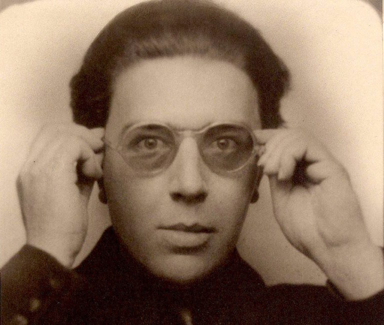 Read more about the article André Breton- Short notes | Know everything in seconds-artandcrafter.com Surrealism