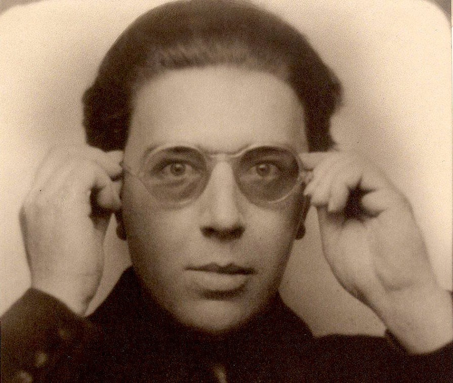 You are currently viewing André Breton- Short notes | Know everything in seconds-artandcrafter.com Surrealism