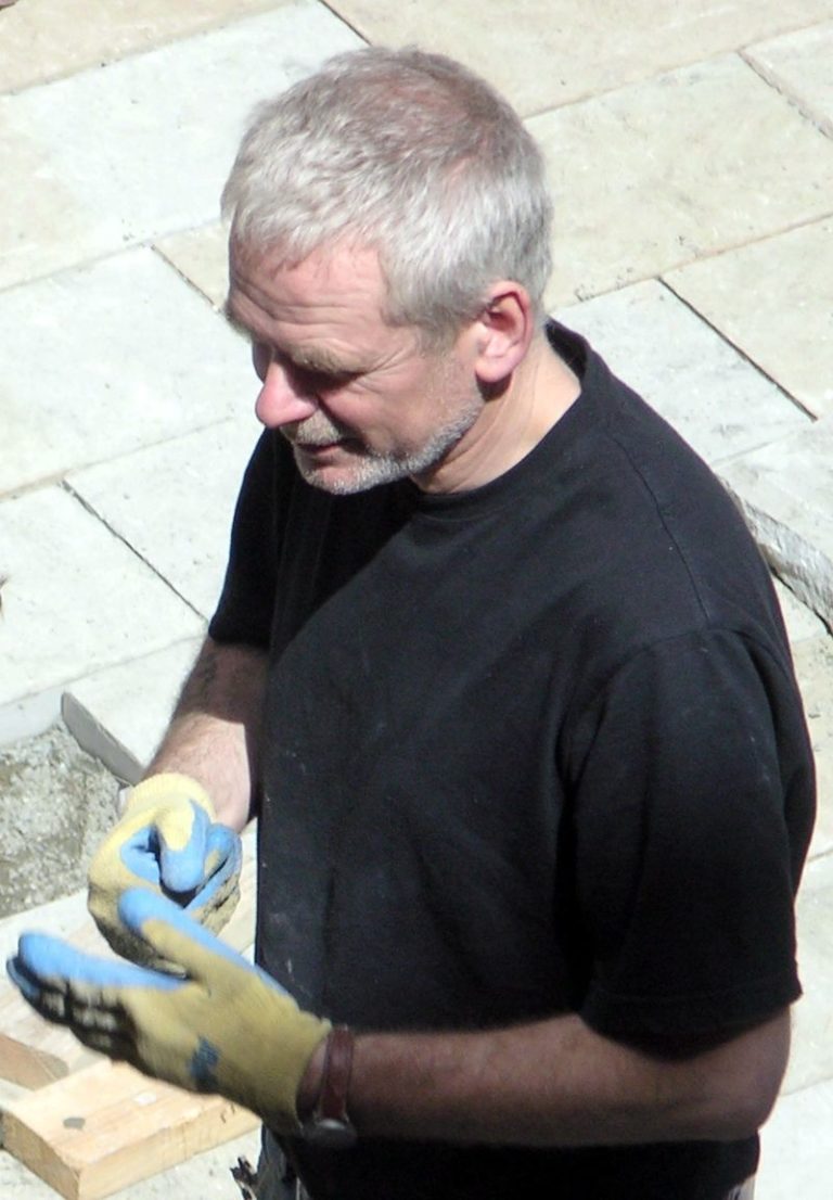 Read more about the article Andy Goldsworthy- Biography | short notes | Top artworks – artandcrafter.com Land art