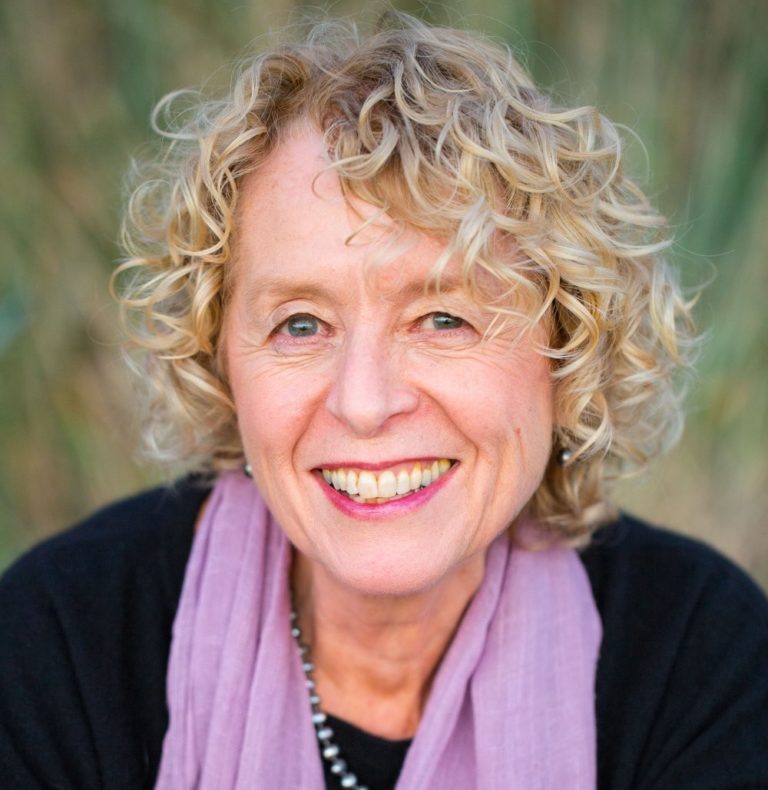 Read more about the article Audrey Flack- Facts, Overview, complete life- At glance | artandcrafter.com Vanitas