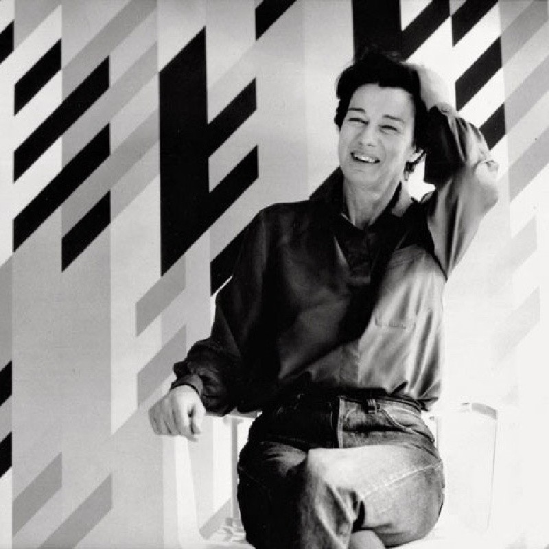 You are currently viewing Bridget Riley- Life, paintings, contribution, death- Easy explanation | artandcrafter.com Op art