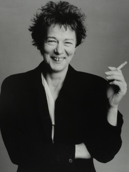 Read more about the article Bridget Riley- Short notes | Know everything in seconds-artandcrafter.com Op art