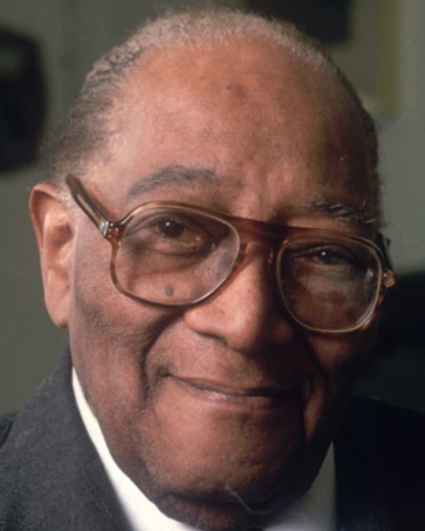 Read more about the article James Van Der Zee- Biography | short notes | Top artworks – artandcrafter.com Harlem renaissance