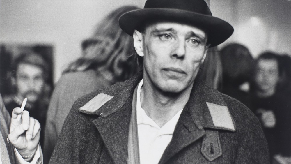 You are currently viewing Joseph Beuys- Life, paintings, contribution, death- Easy explanation | artandcrafter.com Conceptual art