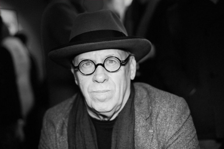 Read more about the article Joseph Kosuth- Life, paintings, contribution, death- Easy explanation | artandcrafter.com Conceptual art