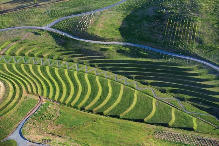 Read more about the article Land art– Definition | Characteristic | Best artworks |artandcrafter.com
