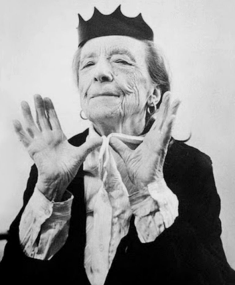 Read more about the article Louise Bourgeois- Biography | short notes | Top artworks – artandcrafter.com Modernism