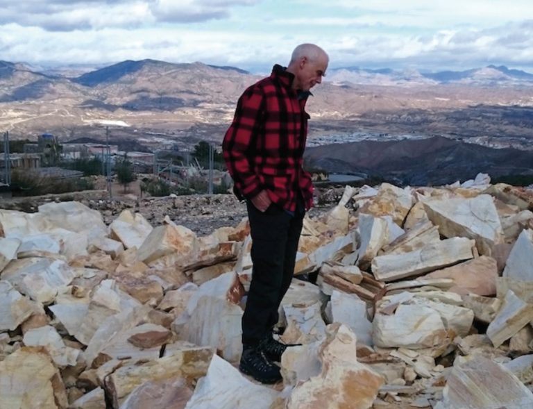 Read more about the article Richard Long- Life, paintings, contribution, death- Easy explanation | artandcrafter.com Land art