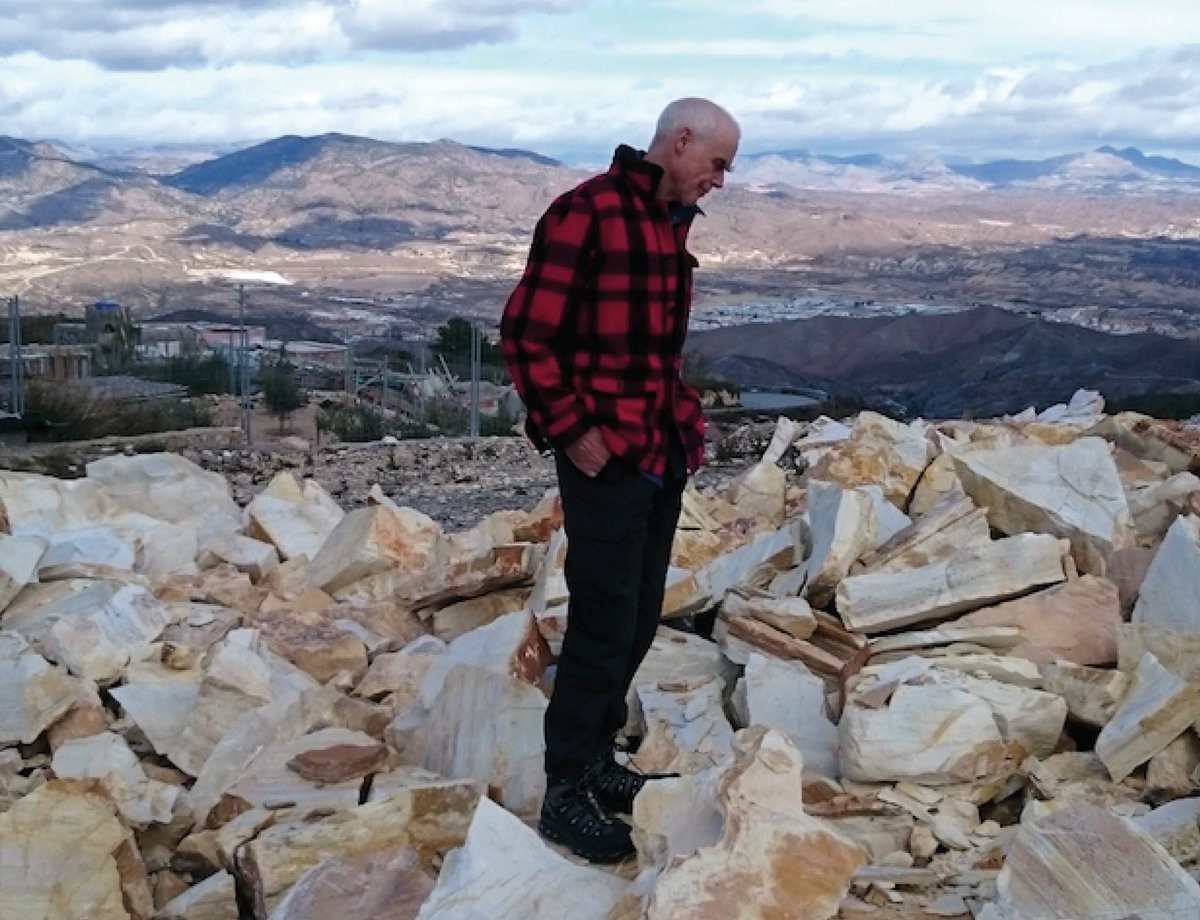 You are currently viewing Richard Long- Life, paintings, contribution, death- Easy explanation | artandcrafter.com Land art