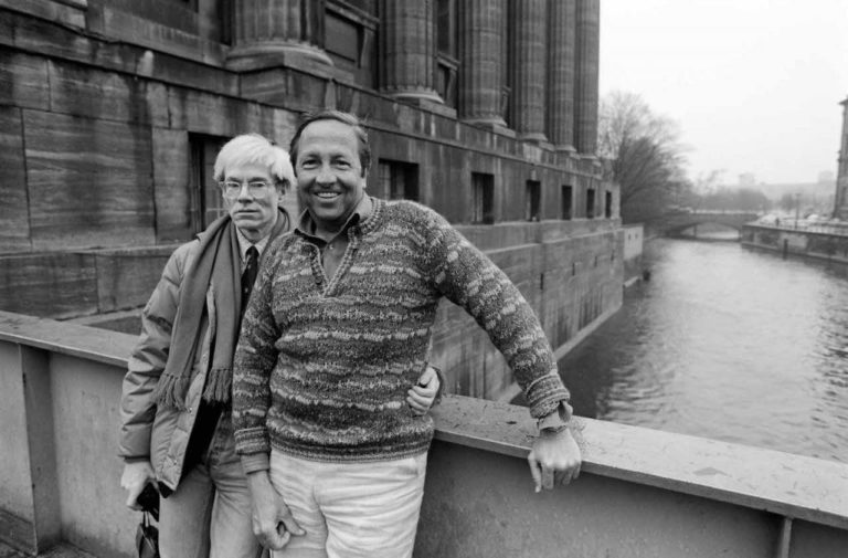 Read more about the article Robert Rauschenberg- Facts, Overview, complete life- At glance | artandcrafter.com Abstract expressionism