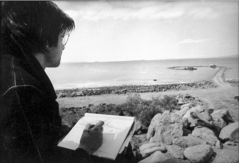 Read more about the article Robert Smithson- Short notes | Know everything in seconds-artandcrafter.com Land art