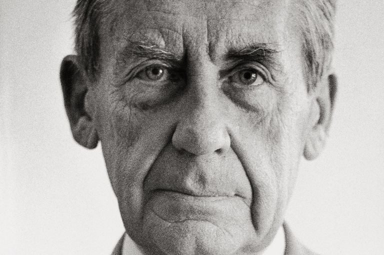 Read more about the article Walter Gropius- Facts, Overview, complete life- At glance | artandcrafter.com Bauhaus