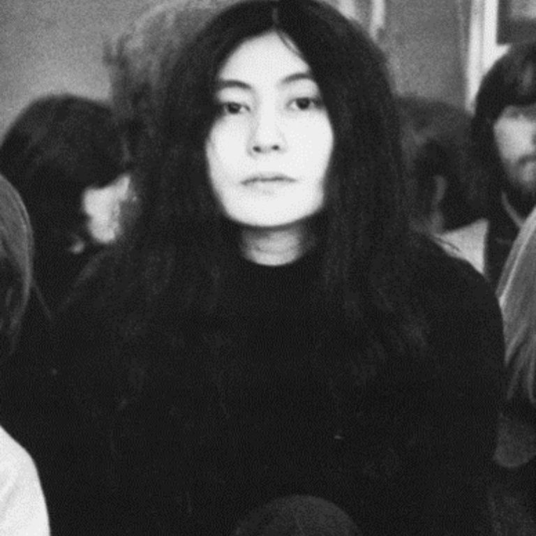 Read more about the article Yoko Ono- Biography | short notes | Top artworks – artandcrafter.com Conceptual art