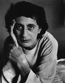 Read more about the article Anni Albers- Short notes | Know everything in seconds-artandcrafter.com Bauhaus